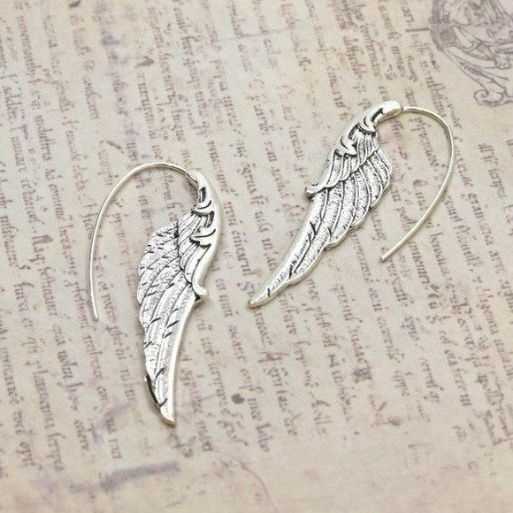 Angel Wing Shaped Earrings - Picture 4 of 5